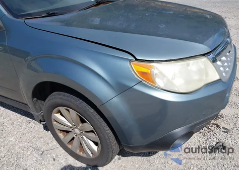 2011 Subaru Forester 2.5X Limited из США, поврежденный, VIN JF2SHAEC7BH716510